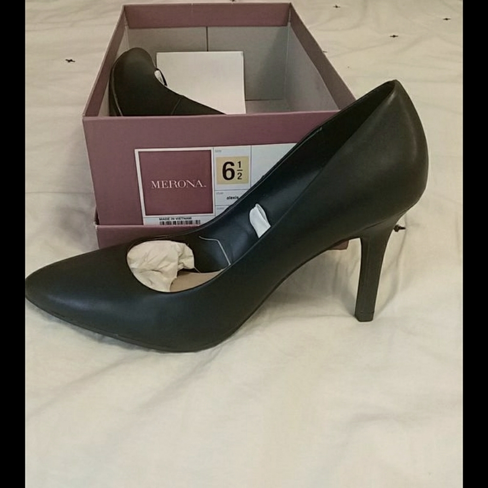 Merona classic black heels
